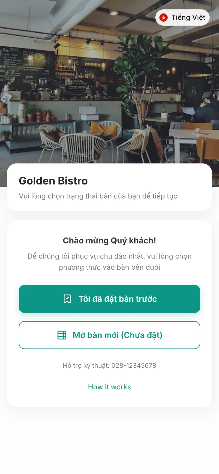 Landing screen of the Golden Bistro restaurant with a photo of the dining room and two buttons: “Tôi đã đặt bàn trước” (I booked ahead) and “Mở bàn mới (Chưa đặt)” (open a new table), with a “How it works” link underneath.